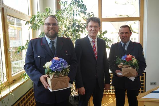 Die Ortsbrandmeister und stellvertretenden Ortsbrandmeister zusammen mit Oberbürgermeister Dieter Krone (Mitte):
Ortsfeuerwehr Lingen: Ortsbrandmeister Thomas Schmidt (re.) und der stellvertretende Ortsbrandmeister Manuel Bürger (li.)