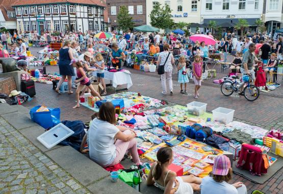 Kinderflohmarkt in Lingen auf dem Lingener Marktplatz.