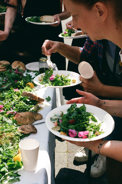 Jasmine Parsley: Make a Salad
Performance beim Moabiter Kunstfestival Ortstermin 2023