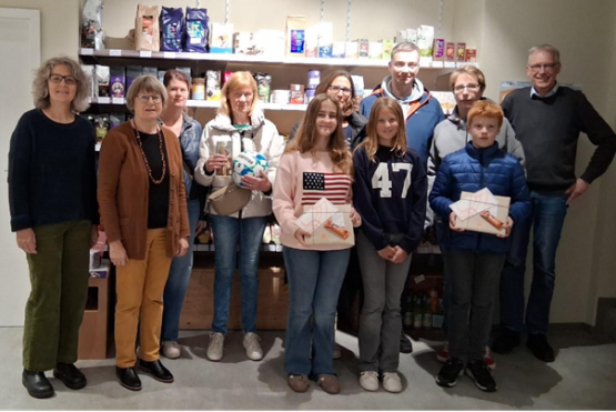 Barbara Ecke (Weltladen), Maria Niemann (Sprecherin Steuerungsgruppe), Frau Schulten mit Tochter, Familie Alken mit Freundin der Tochter, Familie Voss, Holger Berentzen, Sprecher der Fairtrade-Steuerungsgruppe.