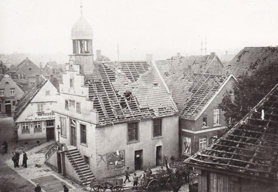 Altes Rathaus nach dem Durchzug des Wirbelsturms am 1. Juni 1927