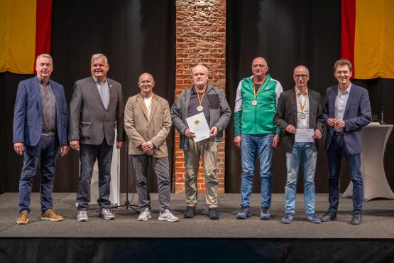 Die Badminton-Abteilung des SuS Darme e.V. erhielt beim Sportehrentag 2026 den Sportehrenpreis der Stadt Lingen (Ems). Ausgezeichnet wurde das langjährige Engagement der Abteilung – insbesondere das Benefiz-Badmintonturnier zugunsten der SOS-Kinderdörfer.