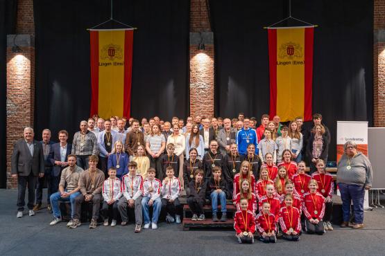 48 Einzelsportlerinnen und Einzelsportler aus 15 Vereinen sowie sechs Mannschaften aus sechs Vereinen ehrte die Stadt Lingen (Ems) beim diesjährigen Sportehrentag für ihre herausragenden Leistungen auf Landes- und Bundesebene.