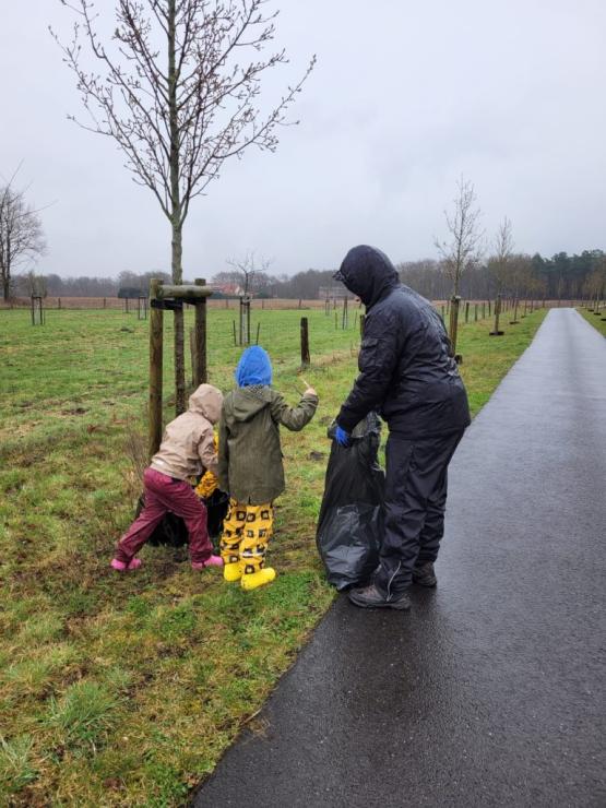 Bei Wind und Wetter beteiligten sich viele fleißige Helfer an der diesjährigen Landschaftssäuberungsaktion.