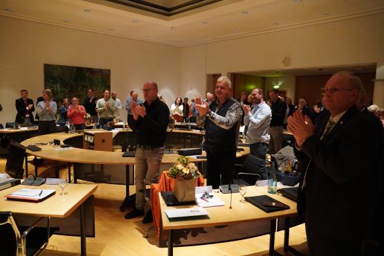 Mit Standing Ovations dankte der Lingener Stadtrat Oberbürgermeister Dieter Krone für seinen Einsatz in den vergangenen 16 Jahren.