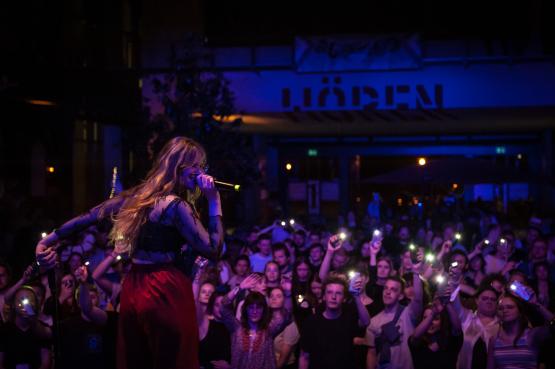 Emotionale Stimmung bei Campus in Concert 2023. Auch das Line-up in diesem Jahr verspricht viele Gänsehautmomente. 