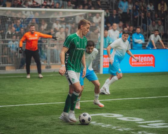 Nils Petersen Christian Gamboa und Giovanni Federico 