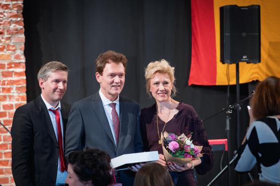 SPD-Fraktionsvorsitzender Andreas Kröger (links) dankte Dieter Krone für die langjährige Zusammenarbeit und würdigte insbesondere seine lösungsorientierte Arbeitsweise.