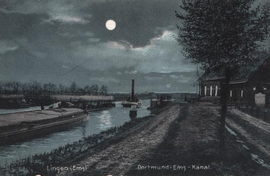 Der Dortmund-Ems-Kanal bei Nacht mit der 1899 errichteten Drehbrücke an der Lindenstraße.