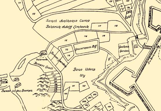 Abb. 2: Der „Gouverneurs Hoff“ auf einer um 1609/32 erstellten Karte vom Lingener Umland. Die Karte ist nach Südosten ausgerichtet. Links erscheint der Böhmerhof mit Wassermühle, rechts das Burgtor der Festung Lingen. (StadtA LIN, Karten und Pläne, Nr. 47)
