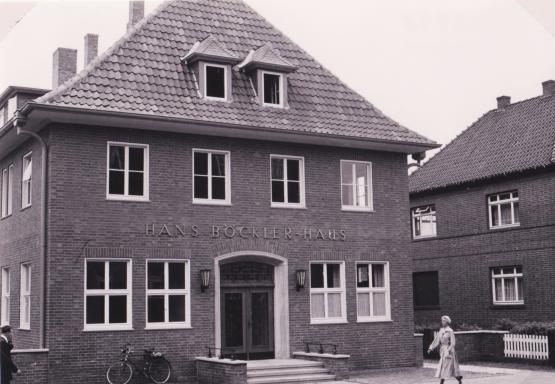 Das Hans-Böckler-Haus direkt nach seiner Fertigstellung im September 1951 (Stadtarchiv Lingen/ Schelm)
