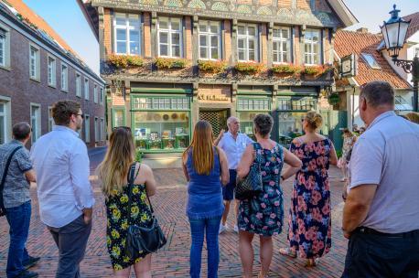 Stadtführungen in Lingen sind wieder möglich – Die maximal zehn Teilnehmer müssen allerdings eine Maske tragen und die Abstandsregeln beachten.