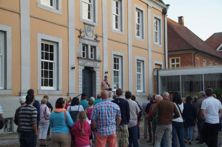 Öffentliche Stadtführungen in Lingen sind wieder möglich – die Teilnehmer müssen allerdings eine Maske tragen und die Abstandsregeln beachten.