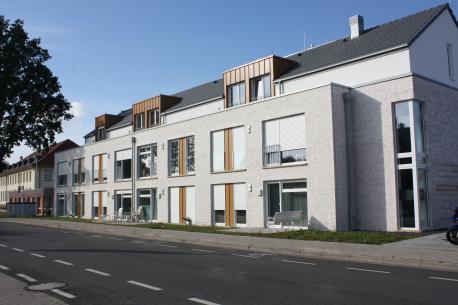 Das neue Wohnhaus am Langschmidtsweg bietet 22 barrierefreie Appartements in direkter Nachbarschaft zu Einkaufs- und Freizeitmöglichkeiten im Lingener Stadtteil Reuschberge.