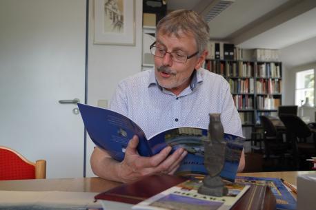 Dr. Andreas Eiynck befasst er sich seit vielen Jahren mit der Textilgeschichte Langenbielaus und damit der Partnerstadt Lingens in Polen.