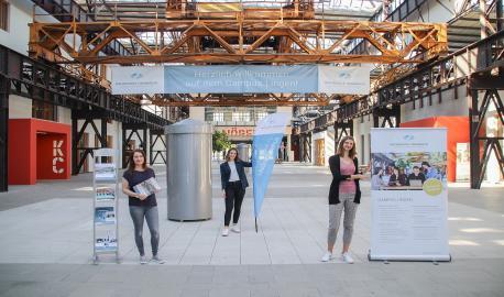 Das Organisationsteam des Studieninformationstages begrüßte die Studieninteressierten digital (v.l.): Melanie Büld, Katharina Geise und Svenja Folkerts.