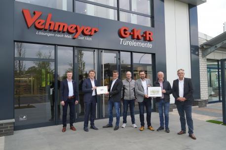Freuen sich über die Neuansiedelung: Dietmar Lager (Wirtschaftsförderung Stadt Lingen), Oberbürgermeister Dieter Krone, Michael Book (Geschäftsführer E.A. Vehmeyer oHG), Christian Thien (Standortleiter Lingen), Ansgar Telkmann (Geschäftsführer G-K-R Türelemente), Hermann Krone (Ortsbürgermeister Schepsdorf) und Gerhard Ripperda (Geschäftsführer G-K-R Türelemente).