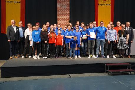 17 Einzelsportlerinnen und –sportler aus neun Vereinen sowie zwei Mannschaften wurden beim diesjährigen Sportehrentag ausgezeichnet.