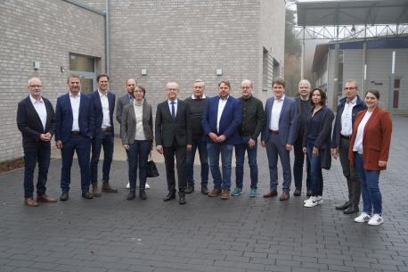 Viele geladene Gäste waren der Einladung zur Einweihung des neuen Mehrzweckgebäudes an der Friedensschule gefolgt.  