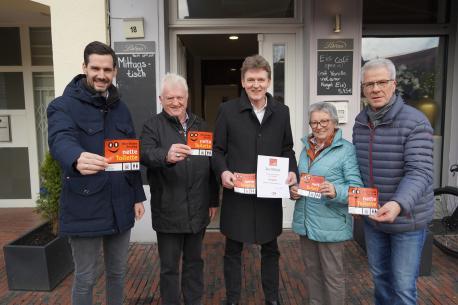 Freuen sich über den offiziellen Start der „Netten Toilette“ in Lingen: (v.l.): Jan Koormann (Geschäftsführer LWT), Johannes Ripperda (Geschäftsführer Seniorenvertretung Lingen), Oberbürgermeister Dieter Krone, Mechthild Goldschmitt (Vorsitzende Seniorenvertretung Lingen), Heinz-Peter Gebhardt (Stellvertretender Vorsitzender Seniorenvertretung )