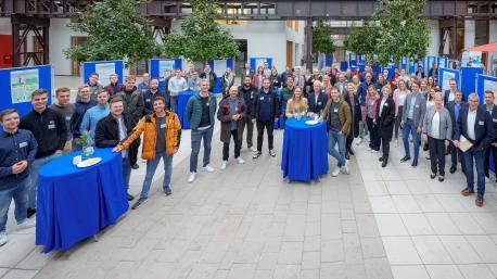 Auf der diesjährigen Campus Convention der Hochschule Osnabrück gab es am Campus Lingen wieder viele Poster zu innovativen Praxisprojekten unter anderem von Studierenden, Lehrenden sowie Mitarbeitenden der Hochschule und Vertretenden regionaler Unternehmen zu sehen.