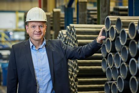 Ralf Brunnert ist Direktor SHE (Safety, Health & Environment) & Operation Services bei BENTELER Steel/Tube. Er leitet das Programm „Grüne Rohre“, mit dem es sich die Division zum Ziel gesetzt hat, CO2-Neutralität bis 2045 zu erreichen.