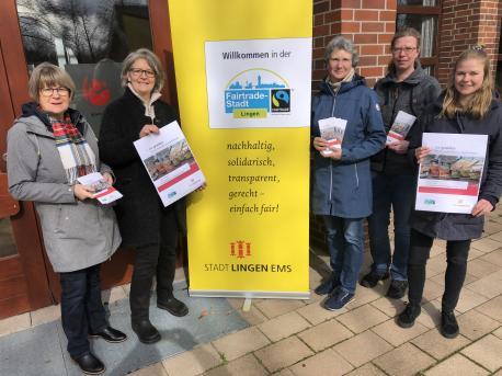 Freuen sich auf das faire Frühstück 2023: (v. li.) Maria Niemann von der Fairtrade-Steuerungsgruppe, Barbara Ecke vom Weltladen Lingen, Traute Pott von der Fairtrade-Steuerungsgruppe sowie Jessika Koch und Verena Lambers vom Christophorus-Werk Lingen.