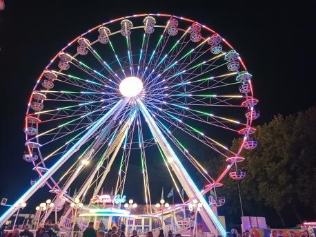 Herbstkirmes mit Riesenrad in Lingen 