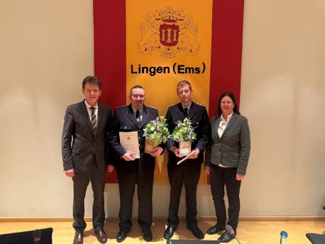 v.l. Oberbürgermeister Dieter Krone, stellvertretender Ortsbrandmeister Björn Annas, Ortsbrandmeister Oliver Mess und Ratsvorsitzende Annette Wintermann. 