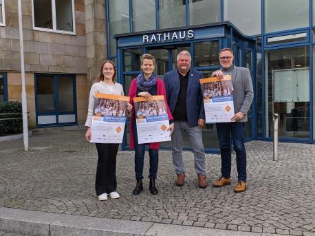 Hoffen auf viele Lingener Bewerbungen für den Gründerpreis 2024: (v. li.) Sophia Schaa und Sandra Prekel von der Wirtschaftsförderung der Stadt Lingen, Jürgen Brüna von der Beratungsgesellschaft Nordwest und der Leiter der Wirtschaftsförderung Ludger Tieke.