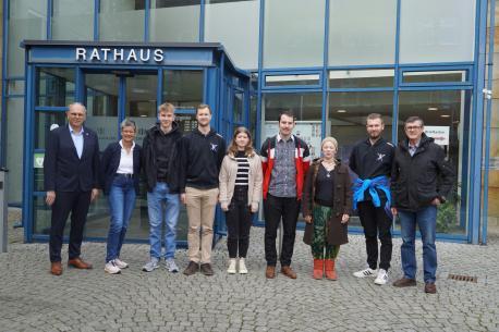 Der Erste Bürgermeister Stefan Heskamp und Petra Bayer (Städtepartnerschaften der Stadt Lingen) durften die Rudererinnen und Ruderer aus Burton upon Trent empfangen. 