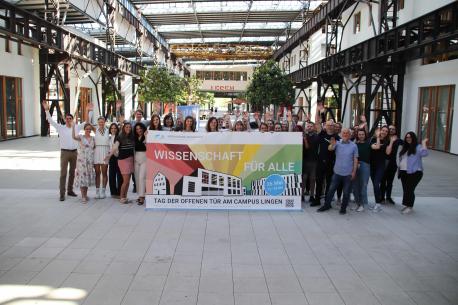 Studierende, Lehrende und Mitarbeitende am Campus Lingen freuen sich auf den Tag der 
offenen Tür.