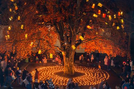 Lichtermeer auf dem Universitätsplatz 