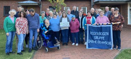 Füreinander da sein, Geburtstage feiern, Gottesdienste mitgestalten – nur einige der Aktivitäten, die die Regenbogengruppe Darme und Bramsche gemeinsam auf die Beine stellt. Für das Engagement gab es die Würdigung „Ausgezeichnet!Ehrenamt“ im November.