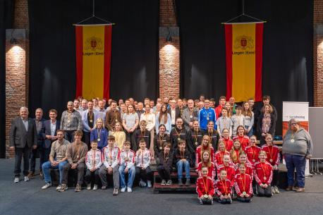 48 Einzelsportlerinnen und Einzelsportler aus 15 Vereinen sowie sechs Mannschaften aus sechs Vereinen ehrte die Stadt Lingen (Ems) beim diesjährigen Sportehrentag für ihre herausragenden Leistungen auf Landes- und Bundesebene.