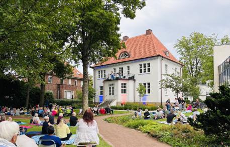 Picknickkonzert im Garten an der Kunst- und Kulturvilla 