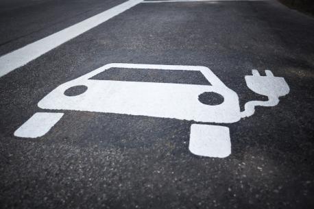 Parksymbol für Elektroauto mit Ladestation