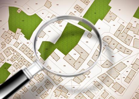 Vergrößerung einer Karte mit Lupe