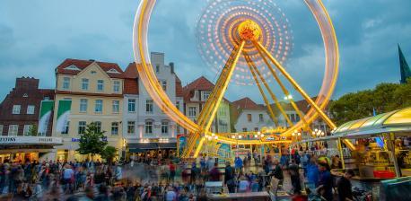Altstadtfest auf dem Lingerner Marktplatz mit Riesenrad