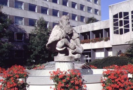 Der Machuriusbrunnen vor dem Stadthaus (1987)