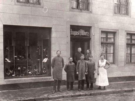 : Das Schuhgeschäft August Albers in der Großen Straße 18.