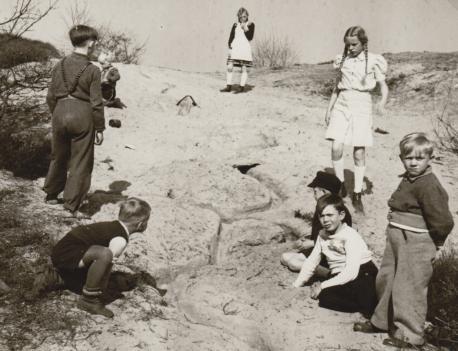 Neben dem Eierbicken war auch das Eierkollern sehr beliebt, so wie hier 1948 am Telgenkamp.