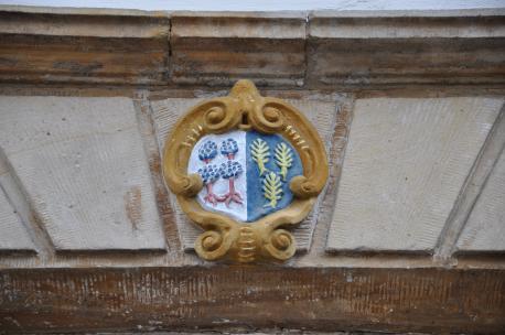 Das Wappen der Familie zur Eyck über dem Seiteneingang der Burgstraße 7.