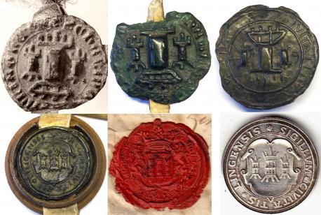 Die Siegelabdrücke von 1394, 1521, 1573, 1597 und 1740 sowie die Gedenkmünze von 1975.