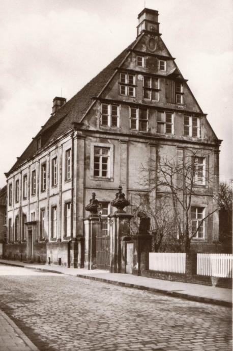 Das Haus Danckelmann, Burgstraße 28, mit dem kurz nach 1900 geschaffenen Eingang zur Burgstraße und noch vor der Renovierung von 1967/71.