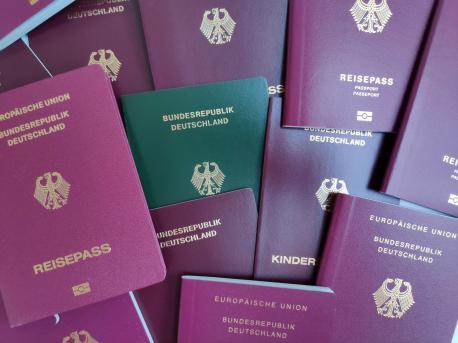 Ausweise, Pässe