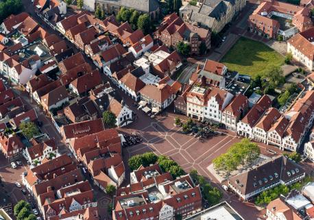 Luftbild Innenstadt Marktplatz; sonniges Wetter